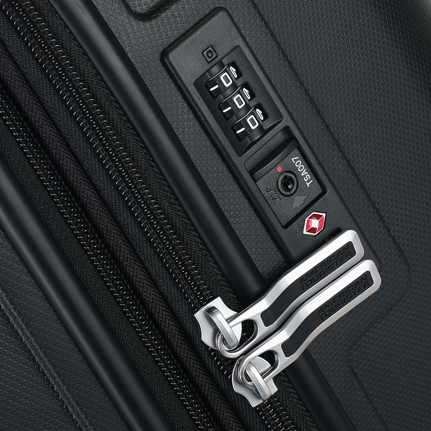 Чемодан большой L из полипропилена с кодовым замком American Tourister Sunside