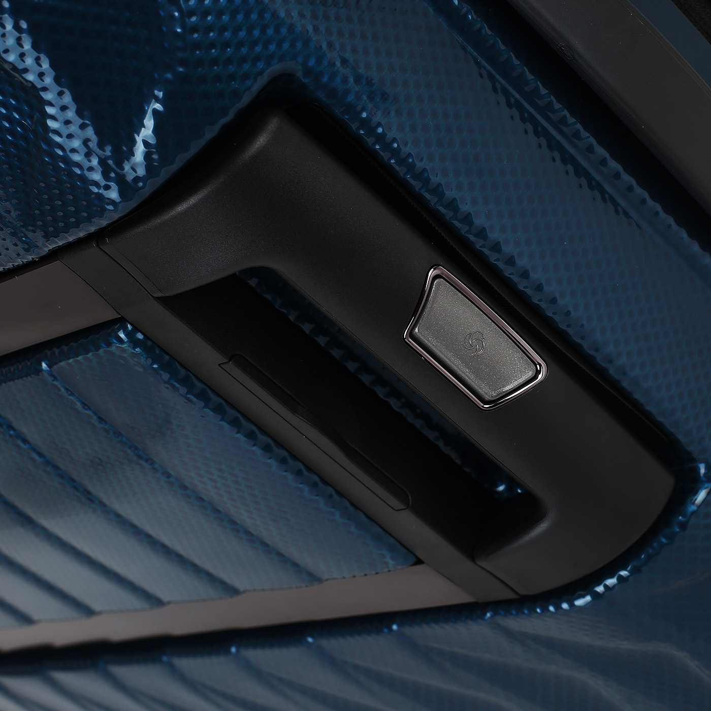 Чемодан средний M  с кодовым замком Samsonite Proxis