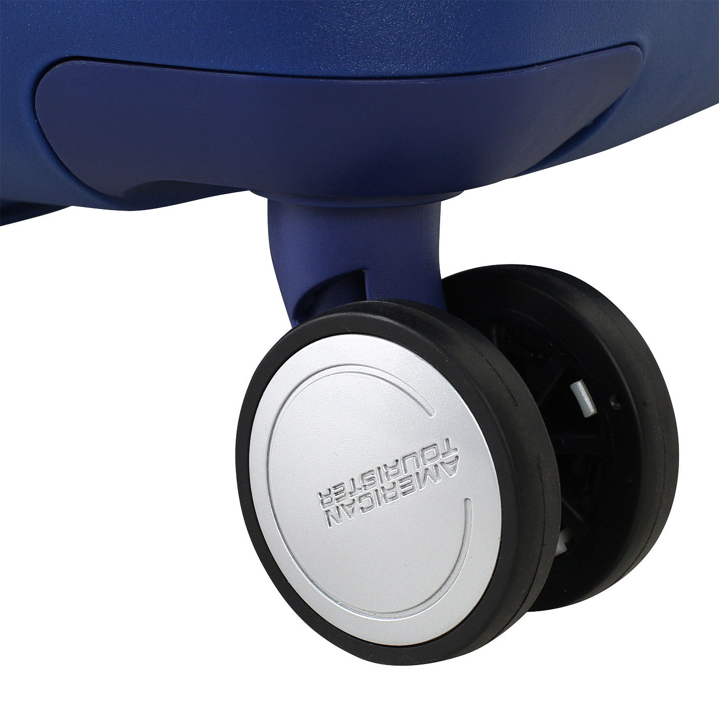 Чемодан средний M из полипропилена с кодовым замком American Tourister Soundbox