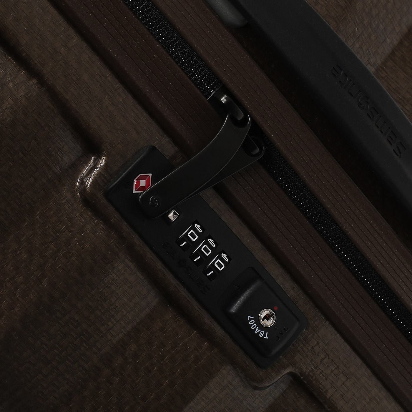 Чемодан на колесах Samsonite Lite-Shock