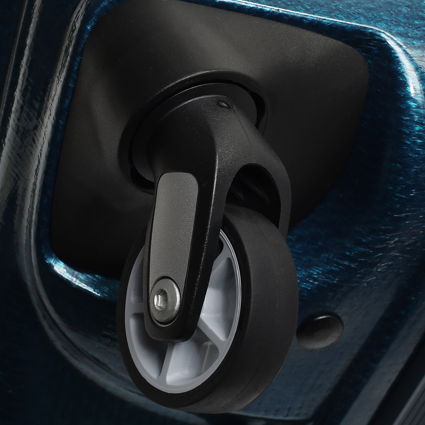 Вместительный чемодан из легкого пластика Samsonite Lite-Shock