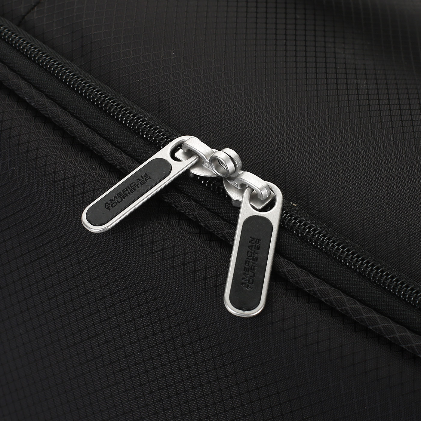 Чемодан для ручной клади тканевый American Tourister Litewing