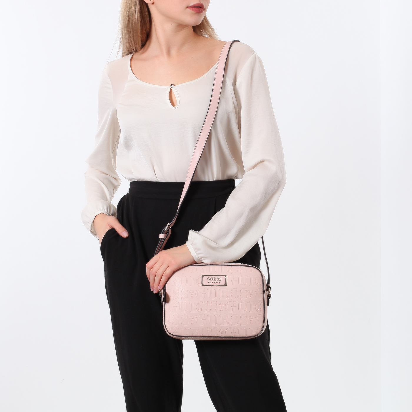 Сумка с тиснением Guess Kamryn