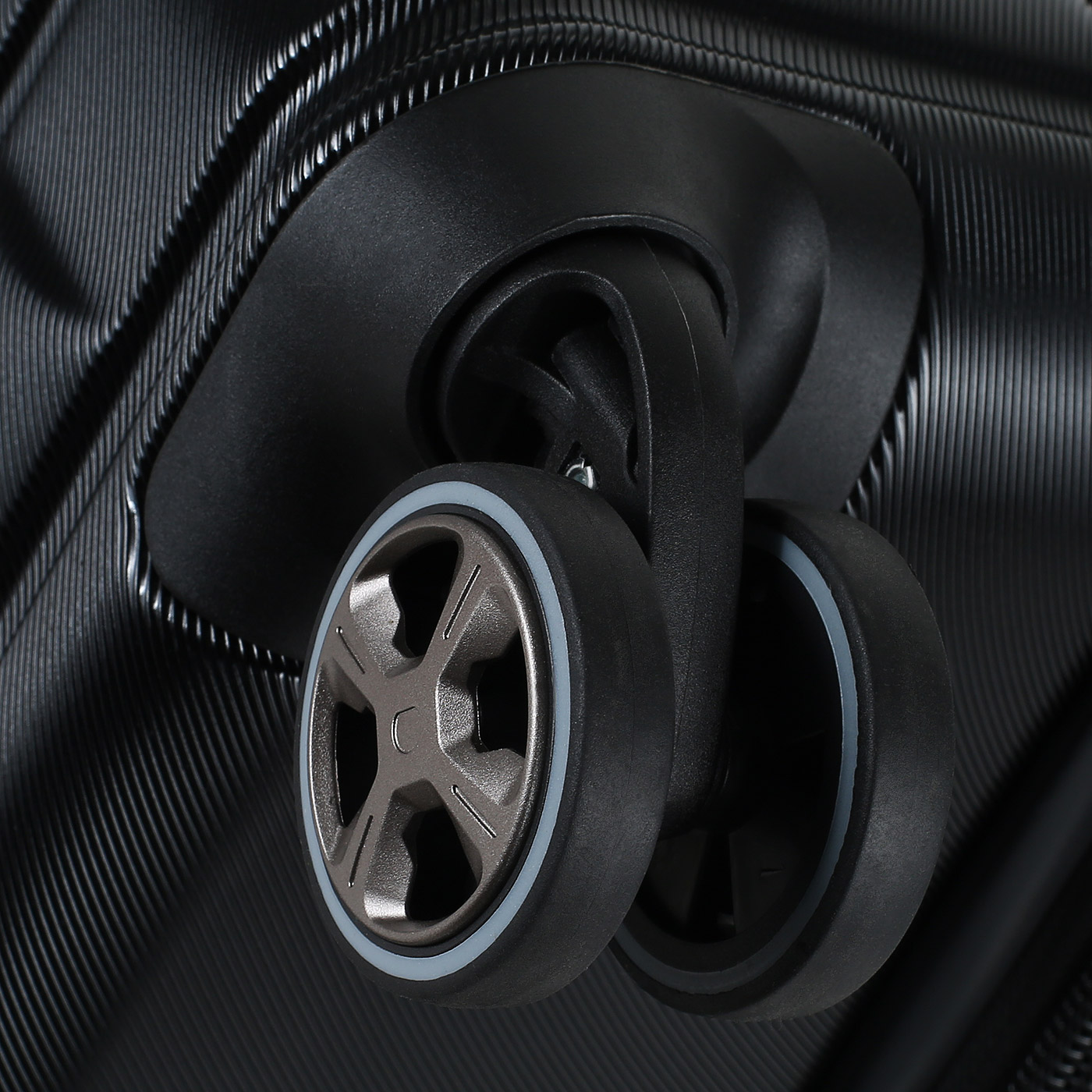 Чемодан большой L из поликарбоната Delsey Shadow 5.0