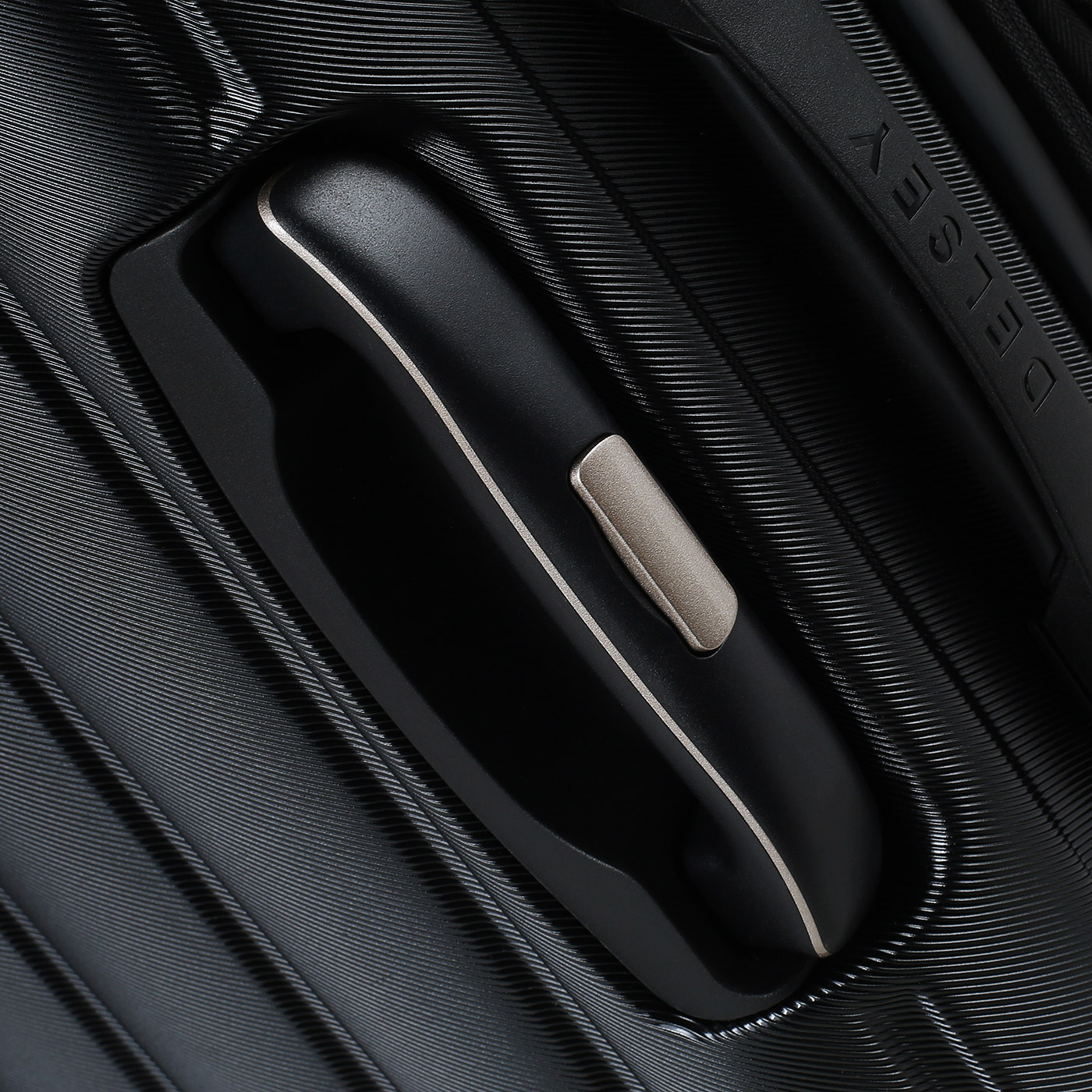 Чемодан большой L из поликарбоната Delsey Shadow 5.0