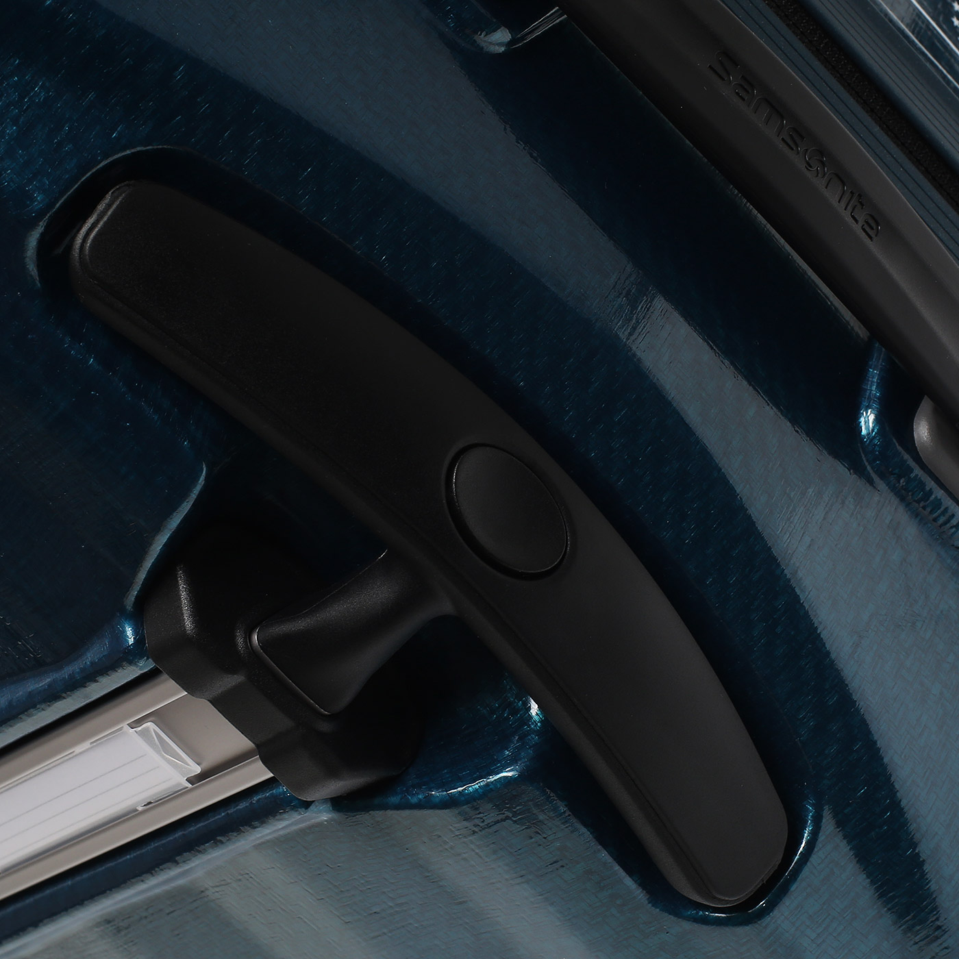 Вместительный чемодан из легкого пластика Samsonite Lite-Shock