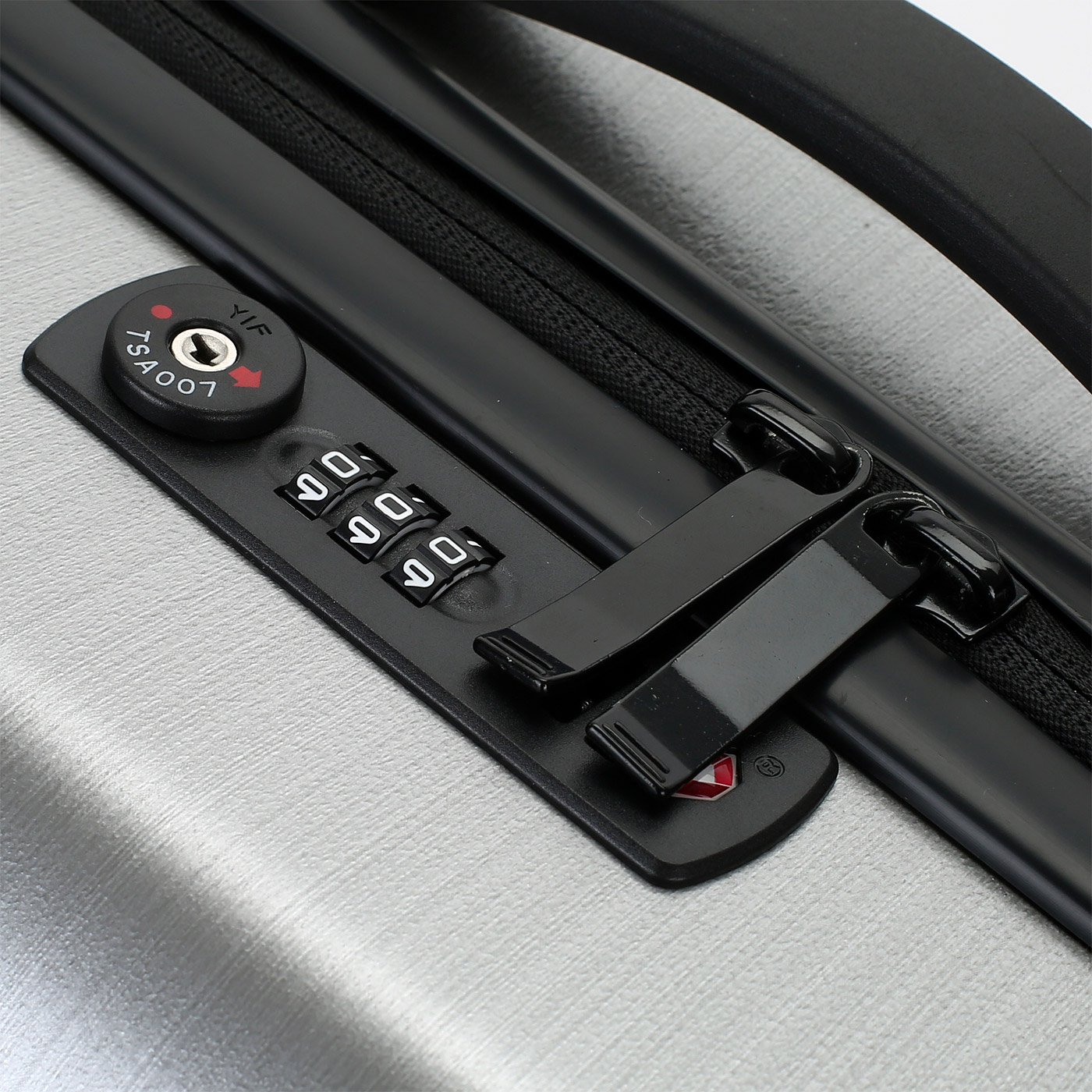 Чемодан маленький S из поликарбоната с кодовым замком Calvin Klein CK-607 South Hampton